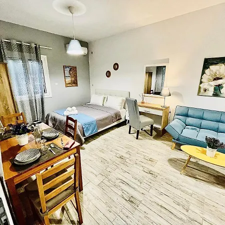 Arietta Santorini *