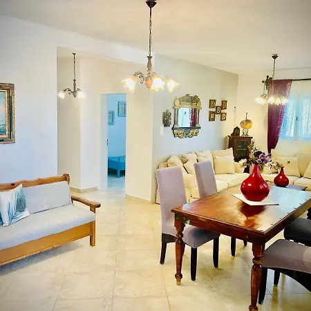 Arietta Santorini بيريسا