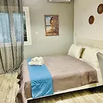 Arietta Santorini